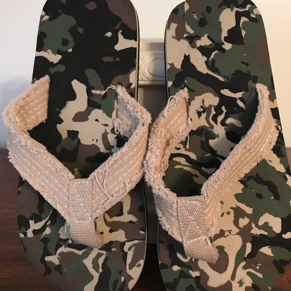 🔴ON SALE-Army Frayed Flip Flops-New